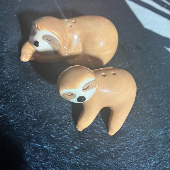 SLOTHS 🦥 STACKABLE SALT & PEPPER 🌶️ SHAKERS - Picture 2 of 7